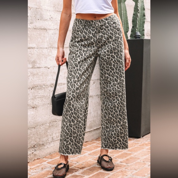 1150. Leopard print wide leg raw hem denim - Picture 2 of 4